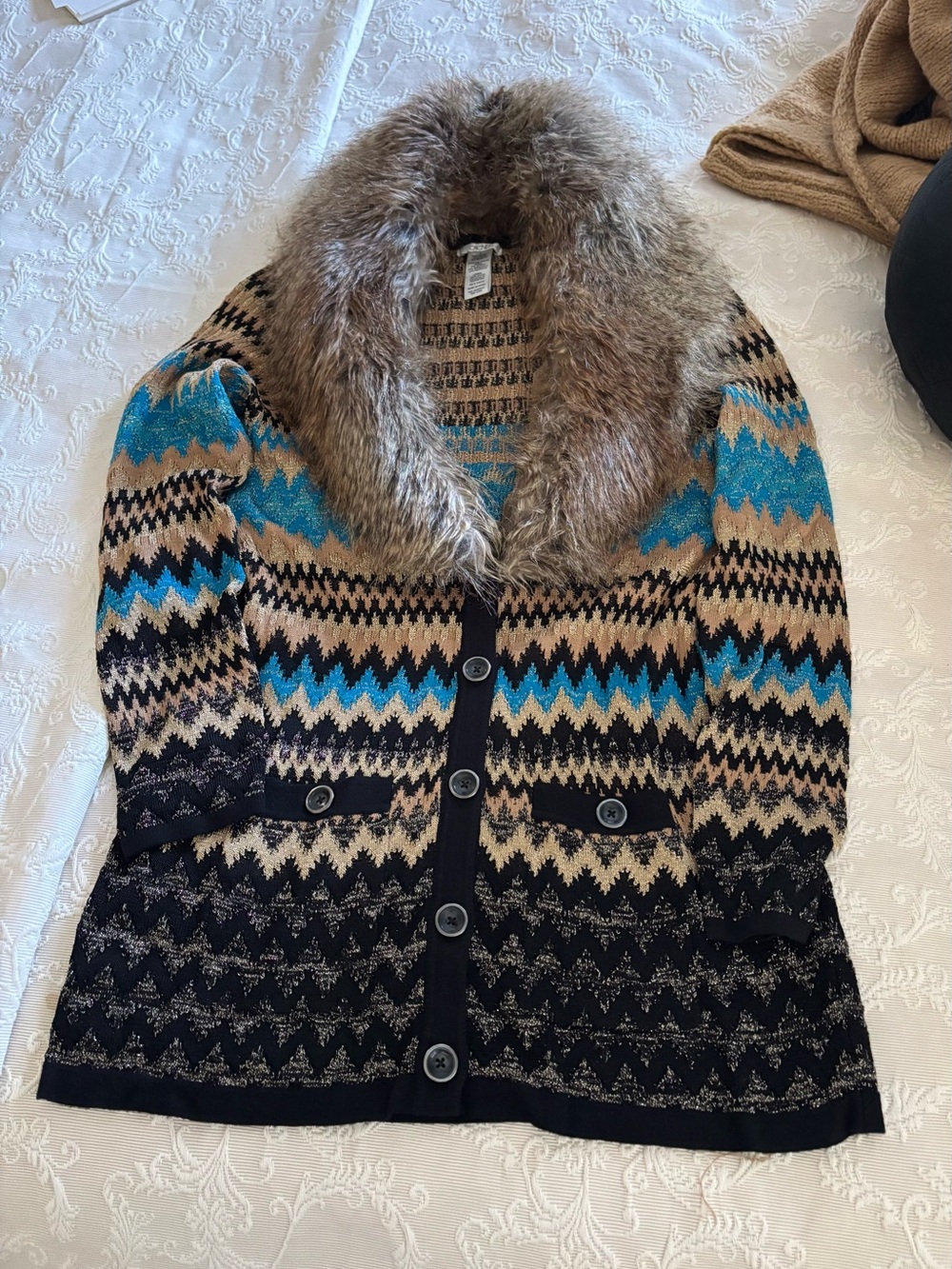Cache Faux Fur-Collar Flame Stitch Patterned Cardigan Sweater With Tie Belt. - Picture 2 of 4